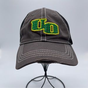 University of Oregon, Mesh Back Ball Cap. In good used condition!